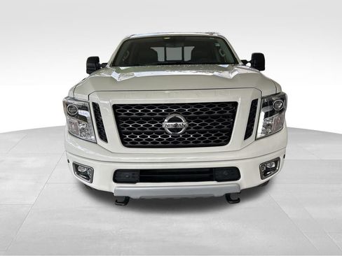 Used 2019 Nissan Titan PRO-4X w/ Pro-4x Convenience Package image 11