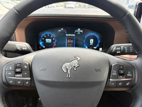 Used 2025 Ford Bronco Sport Outer Banks w/ Outer Banks Tech Package+ AWD/4WD image 18