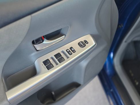 Used 2014 Toyota Prius V Two FWD image 11