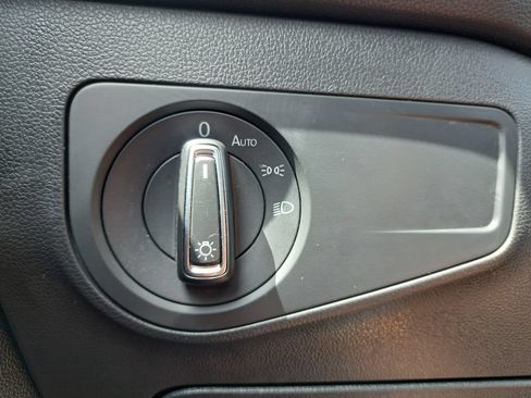 Used 2023 Volkswagen Tiguan SE w/ Panoramic Sunroof Package FWD image 15