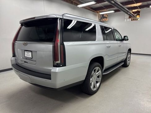Used 2020 Cadillac Escalade ESV Luxury AWD/4WD image 5