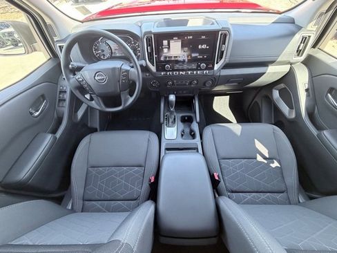Certified 2025 Nissan Frontier SV image 28