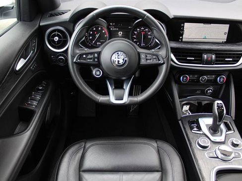 Used 2022 Alfa Romeo Stelvio Sprint image 2