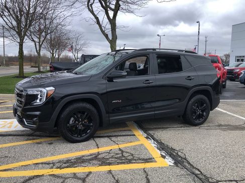 Used 2022 GMC Terrain AT4 AWD/4WD image 2