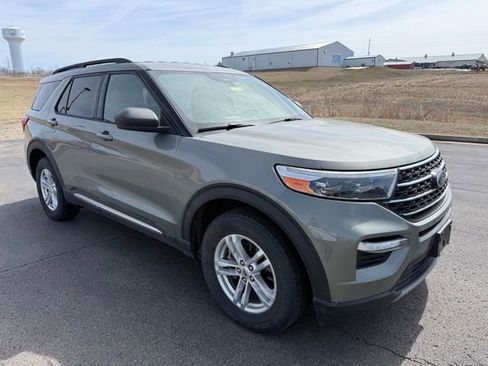 Used 2020 Ford Explorer XLT w/ Equipment Group 202A image 3