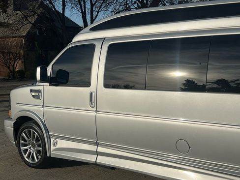 Used 2022 Chevrolet Express 2500 Extended w/ Enhanced Convenience Package image 7