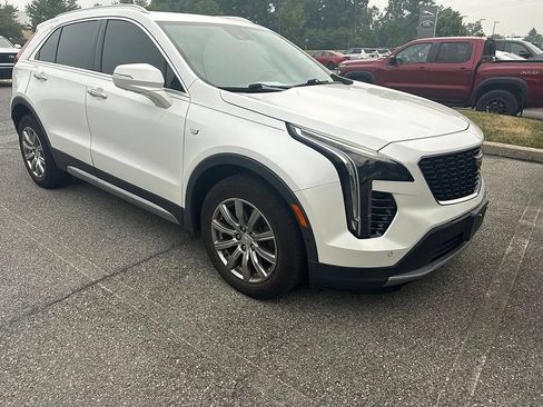 Used 2019 Cadillac XT4 Premium Luxury w/ Technology Package FWD image 3