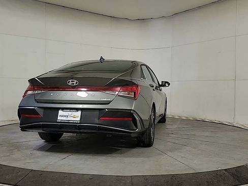 Used 2025 Hyundai Elantra Limited image 6