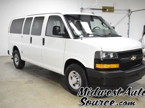 Used 2018 Chevrolet Express 2500 LS w/ Driver Convenience Package RWD image 8
