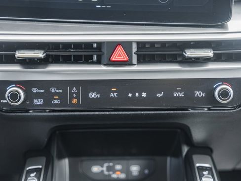 Used 2024 Kia Sorento S image 21