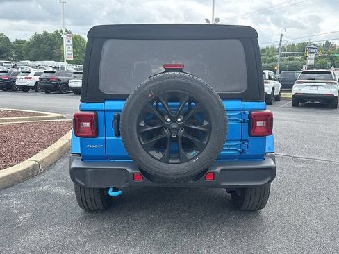 Used 2023 Jeep Wrangler Unlimited Sahara w/ Cold Weather Group AWD/4WD image 7