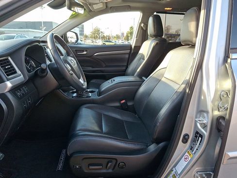 Used 2019 Toyota Highlander Limited Platinum image 16