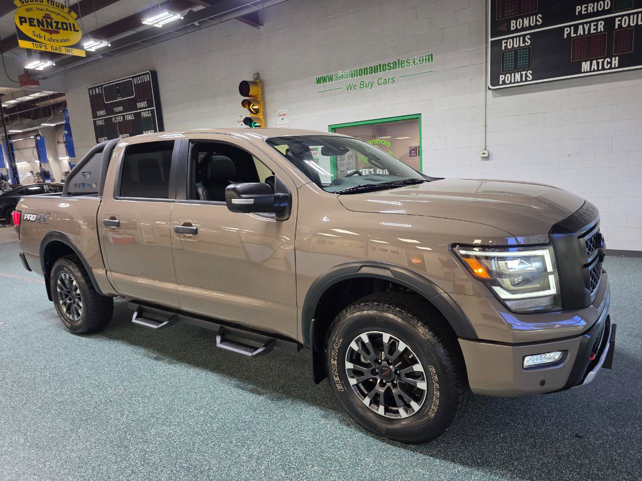 Used 2022 Nissan Titan PRO-4X w/ Pro-4x Convenience Package AWD/4WD image 4