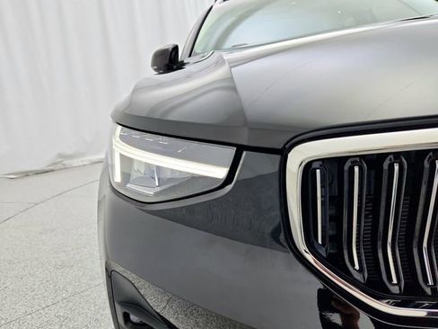 Certified 2023 Volvo XC40 B5 Ultimate w/ Climate Package image 27