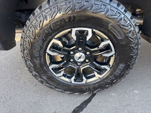 Used 2025 Chevrolet Silverado 1500 ZR2 w/ Technology Package image 34