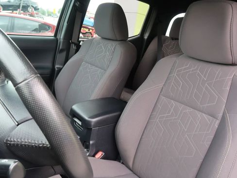 Used 2018 Toyota Tacoma TRD Off-Road AWD/4WD image 17
