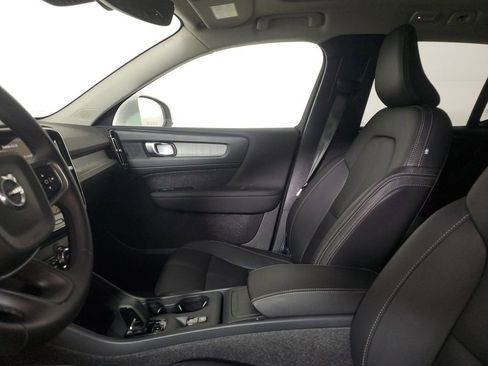 Certified 2025 Volvo XC40 B5 Core image 22