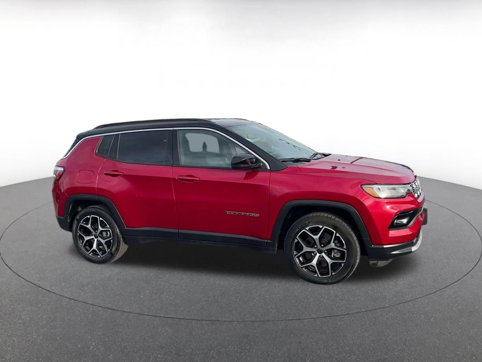 Used 2025 Jeep Compass Limited AWD/4WD image 2