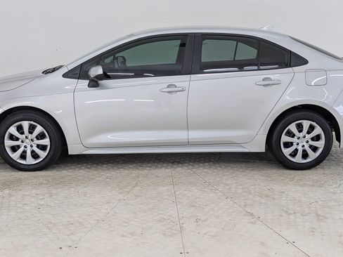 Used 2025 Toyota Corolla LE image 2