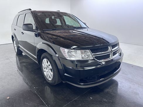 Used 2019 Dodge Journey SE FWD image 2