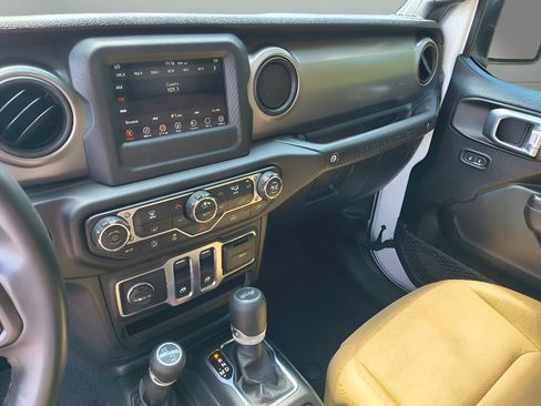 Used 2021 Jeep Wrangler Sport S image 17