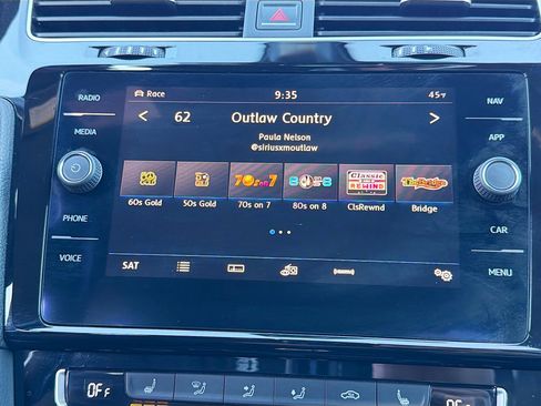 Used 2018 Volkswagen Golf R 4-Door image 29