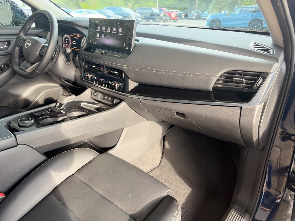 Used 2026 Nissan Rogue SL AWD/4WD image 30