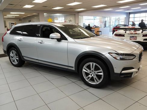 Used 2018 Volvo V90 T5 Cross Country w/ Convenience Package image 15