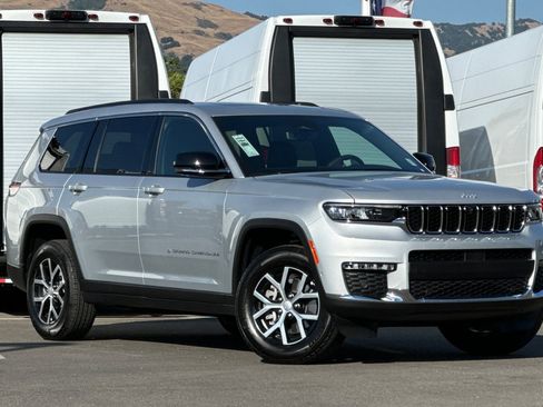 New 2025 Jeep Grand Cherokee L Limited w/ Luxury Tech Group II image 2