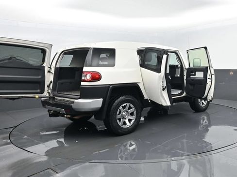 Used 2014 Toyota FJ Cruiser 4WD w/ Upgrade Package image 28