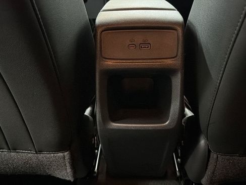 Used 2025 Chevrolet Trax LT w/ LT Convenience Package FWD image 30