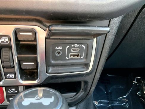 Certified 2025 Jeep Wrangler Unlimited Rubicon AWD/4WD image 28