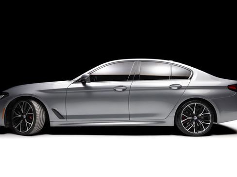 Used 2023 BMW M550i xDrive w/ Executive Package image 15