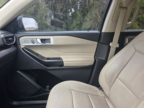 Used 2020 Ford Explorer Limited image 18