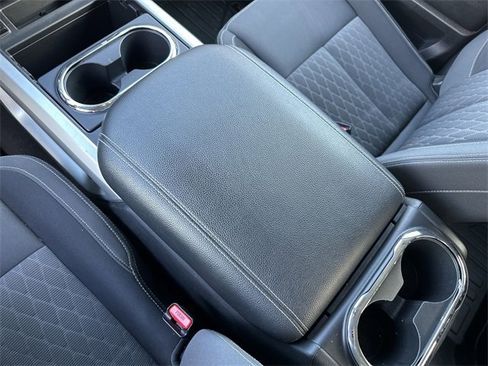 Used 2021 Nissan Titan SV w/ SV Convenience Package image 22