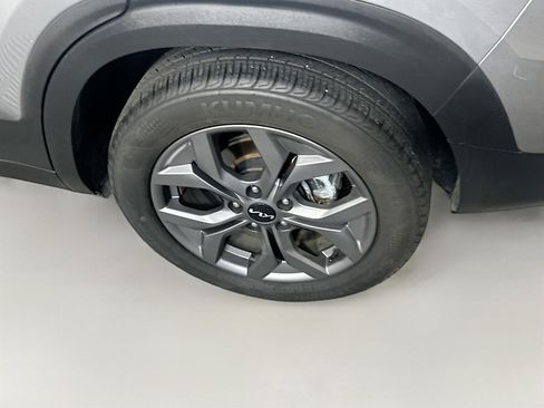 Used 2024 Kia Seltos S image 11