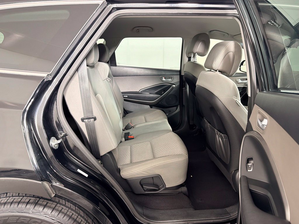 Used 2017 Hyundai Santa Fe SE AWD/4WD image 31