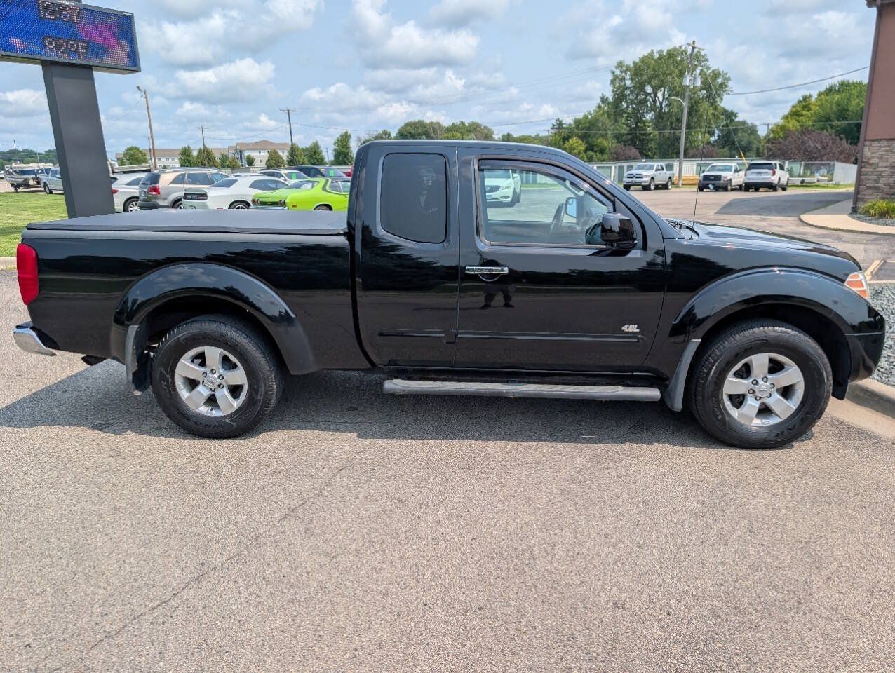 Used 2012 Nissan Frontier SV AWD/4WD image 10