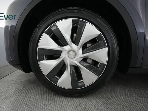 Used 2023 Tesla Model Y Long Range AWD/4WD image 19