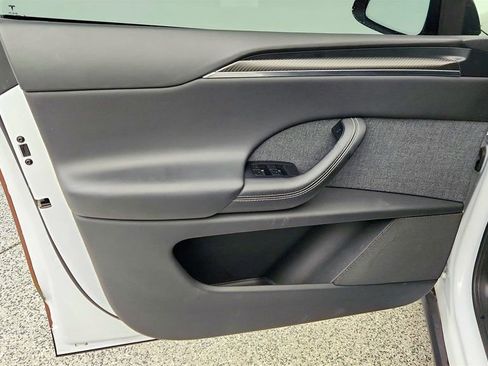 Used 2022 Tesla Model X Plaid image 11