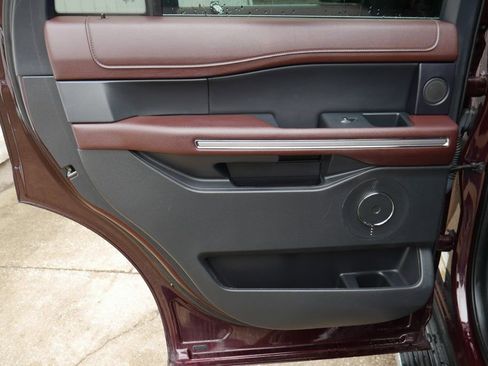 Used 2023 Ford Expedition Limited image 34