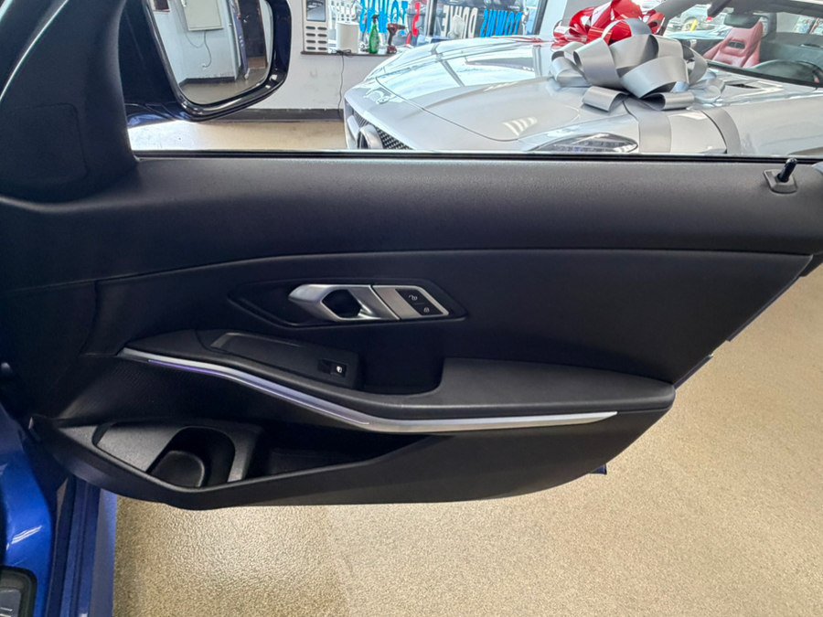 Used 2022 BMW 330i Sedan w/ M Sport Package RWD image 44