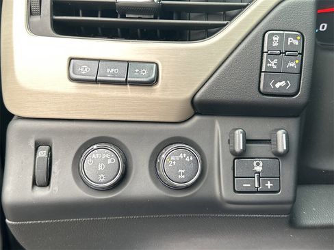 Used 2017 GMC Yukon Denali w/ Open Road Package image 34