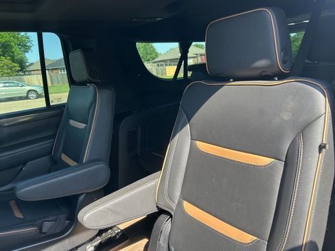 Used 2023 GMC Yukon XL AT4 w/ AT4 Premium Package AWD/4WD image 9