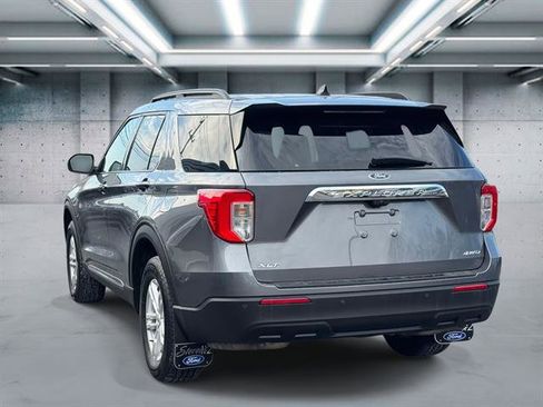 Used 2022 Ford Explorer XLT image 4