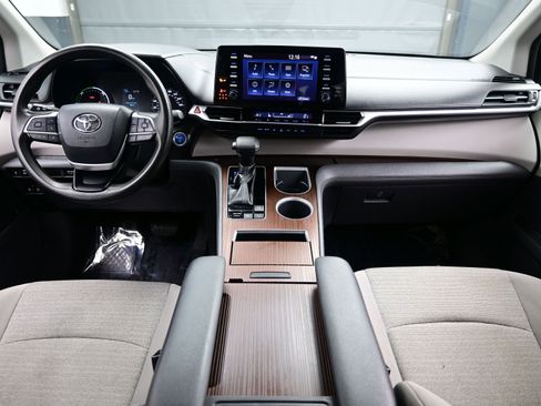 Used 2021 Toyota Sienna LE image 18