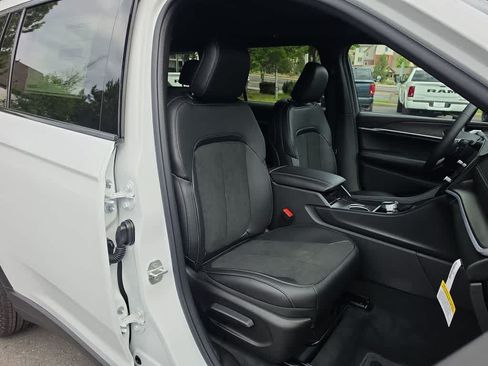 New 2026 Jeep Grand Cherokee L 4WD image 26