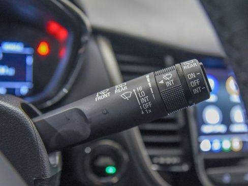 Used 2022 Chevrolet Trax LT w/ LT Convenience Package image 21