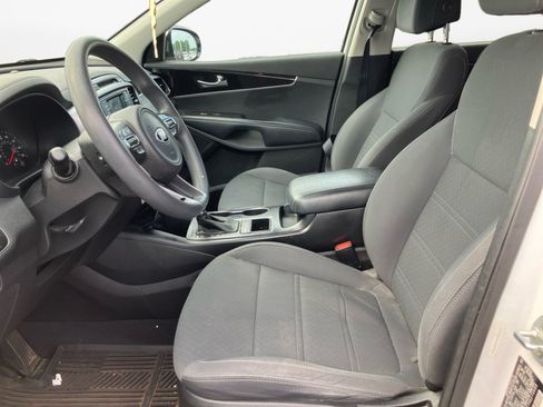 Used 2017 Kia Sorento AWD image 16