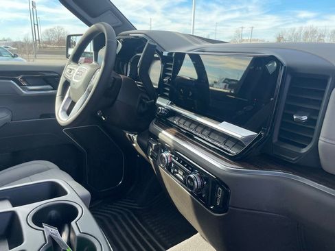 New 2026 GMC Sierra 1500 SLE w/ X31 Off-Road Package AWD/4WD image 32